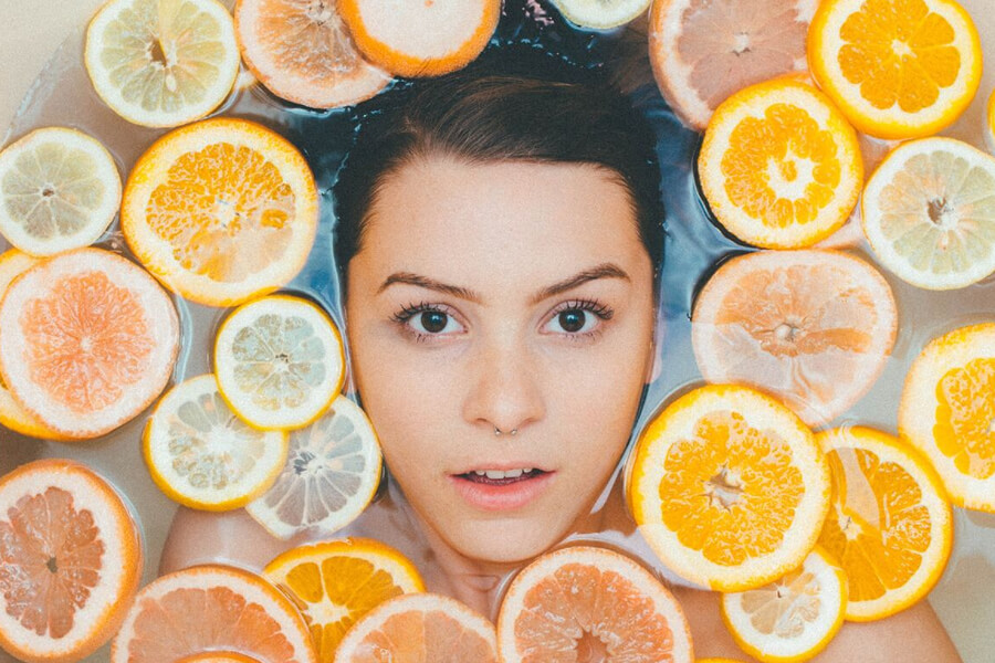 Vitamina C: importância e benefícios para a pele